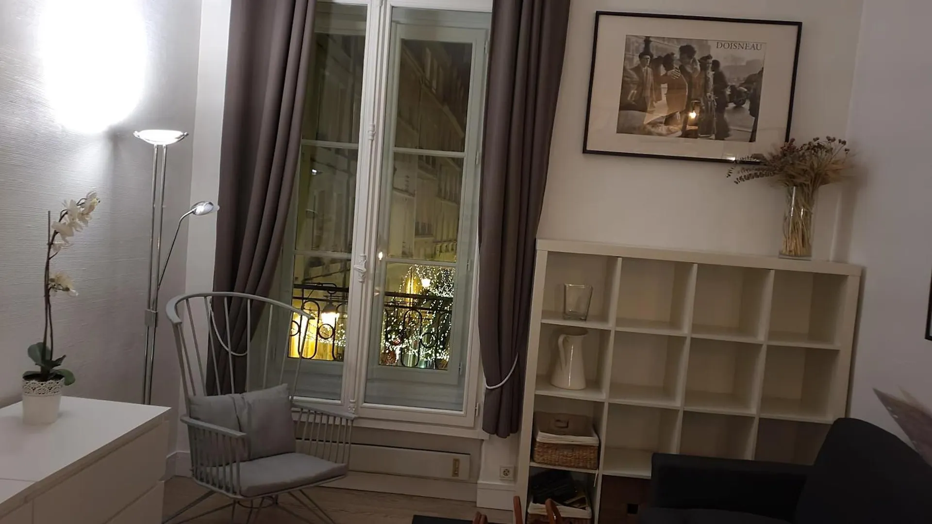 1 Minute Gare Montparnasse , Center , Front Metro,close To Eiffel Tour And Louvre Meusm
