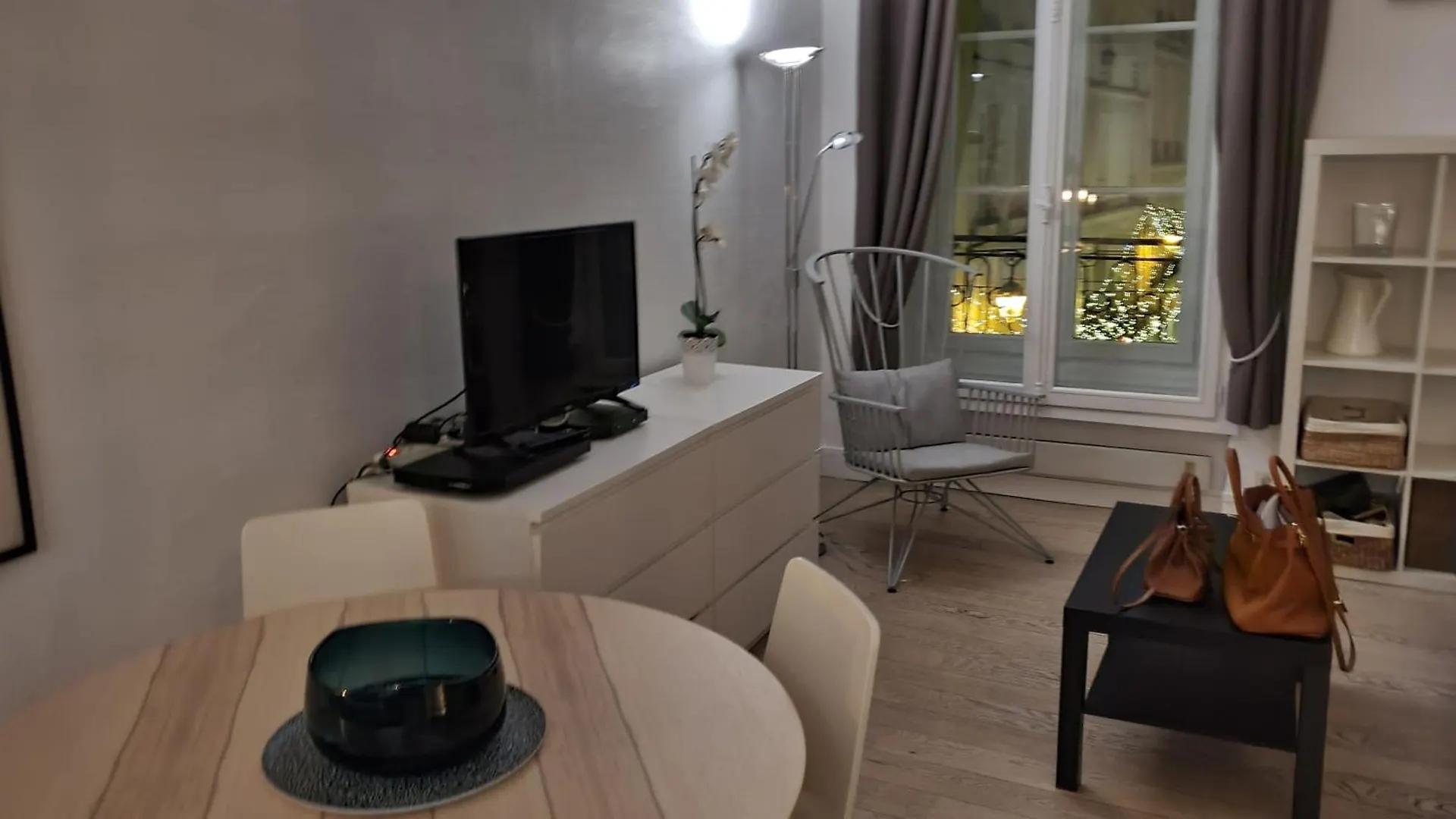 Lejlighed 1 Minute Gare Montparnasse , Center , Front Metro,close To Eiffel Tour And Louvre Meusm Paris