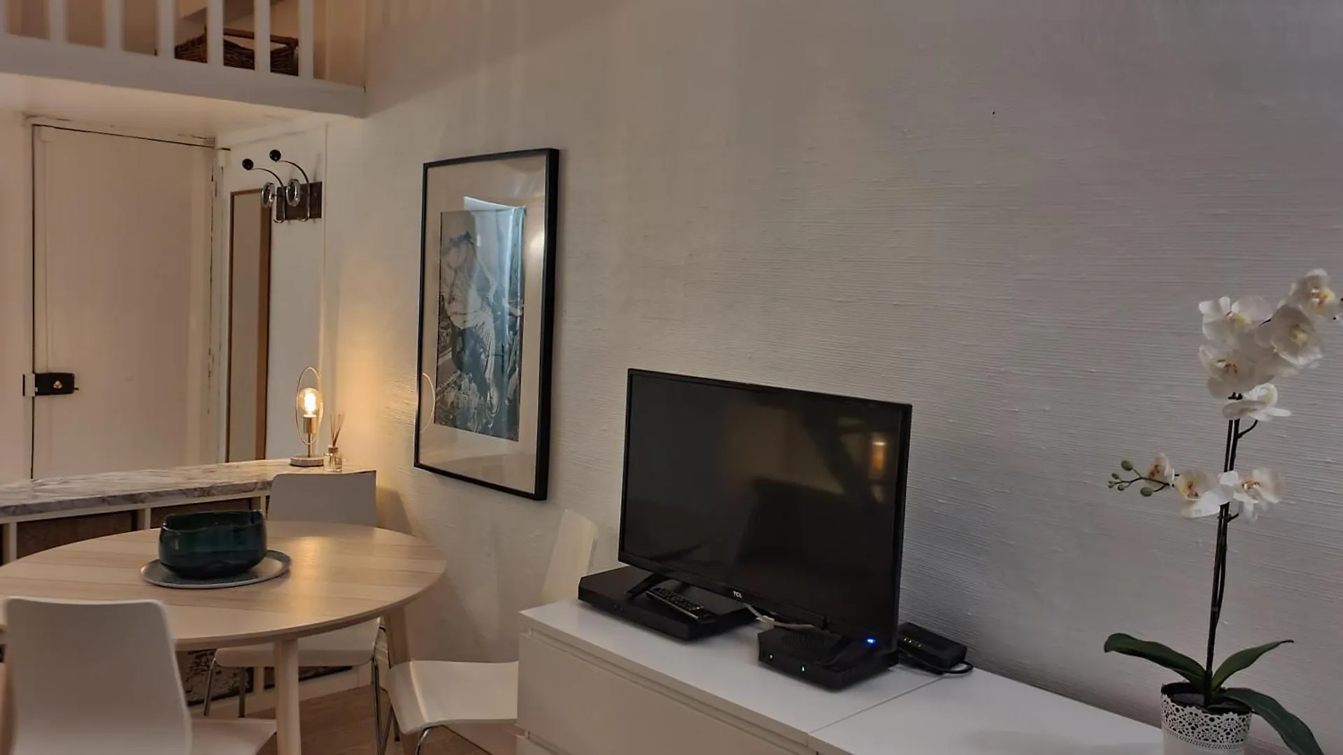 1 Minute Gare Montparnasse , Center , Front Metro,close To Eiffel Tour And Louvre Meusm Apartment