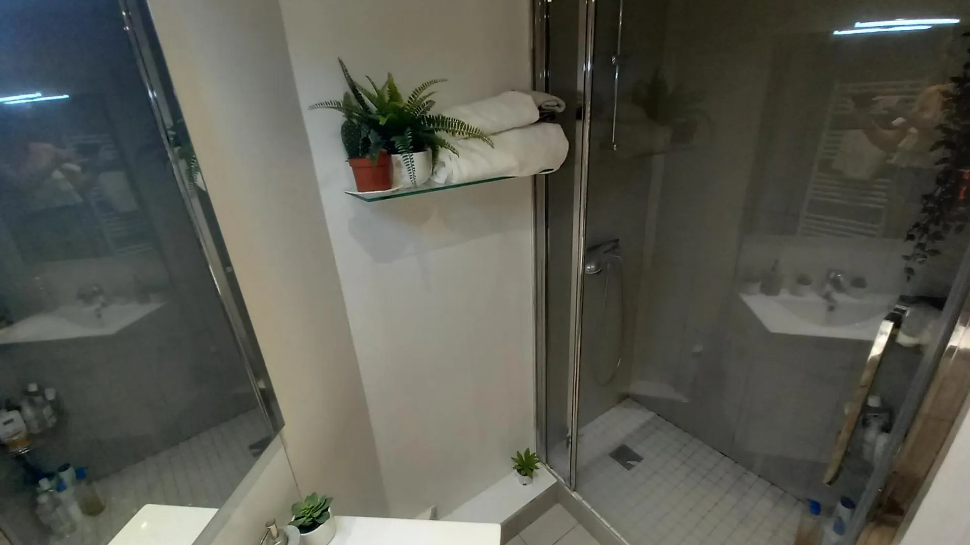 Apartment 1 Minute Gare Montparnasse , Center , Front Metro,close To Eiffel Tour And Louvre Meusm