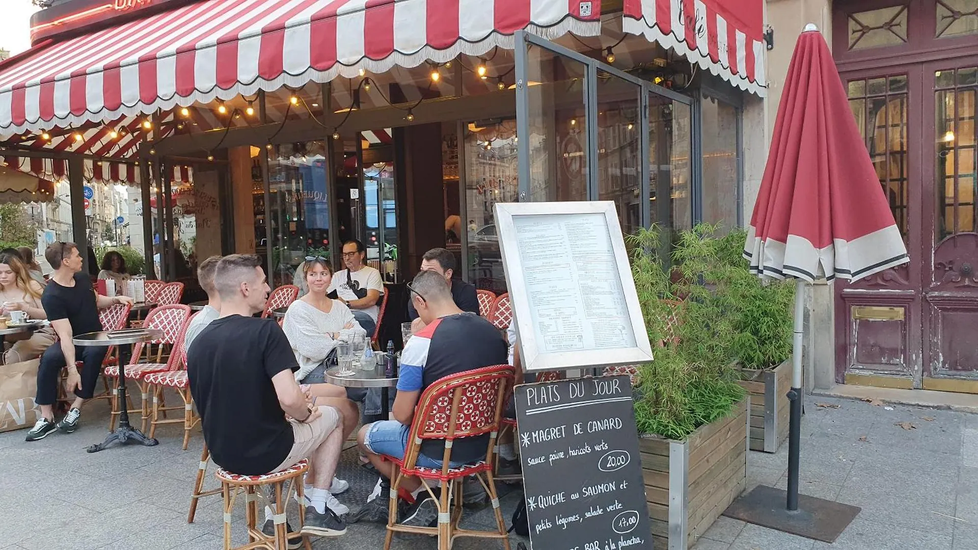 1 Minute Gare Montparnasse , Center , Front Metro,close To Eiffel Tour And Louvre Meusm